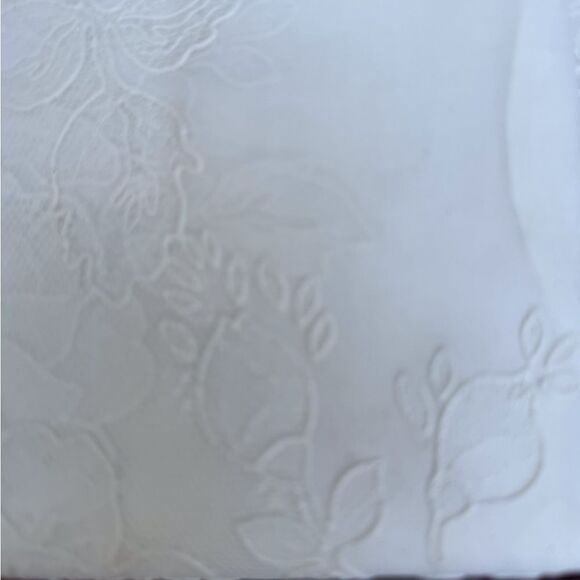 Vintage España White Vinyl Tablecloth - Picture 6 of 8